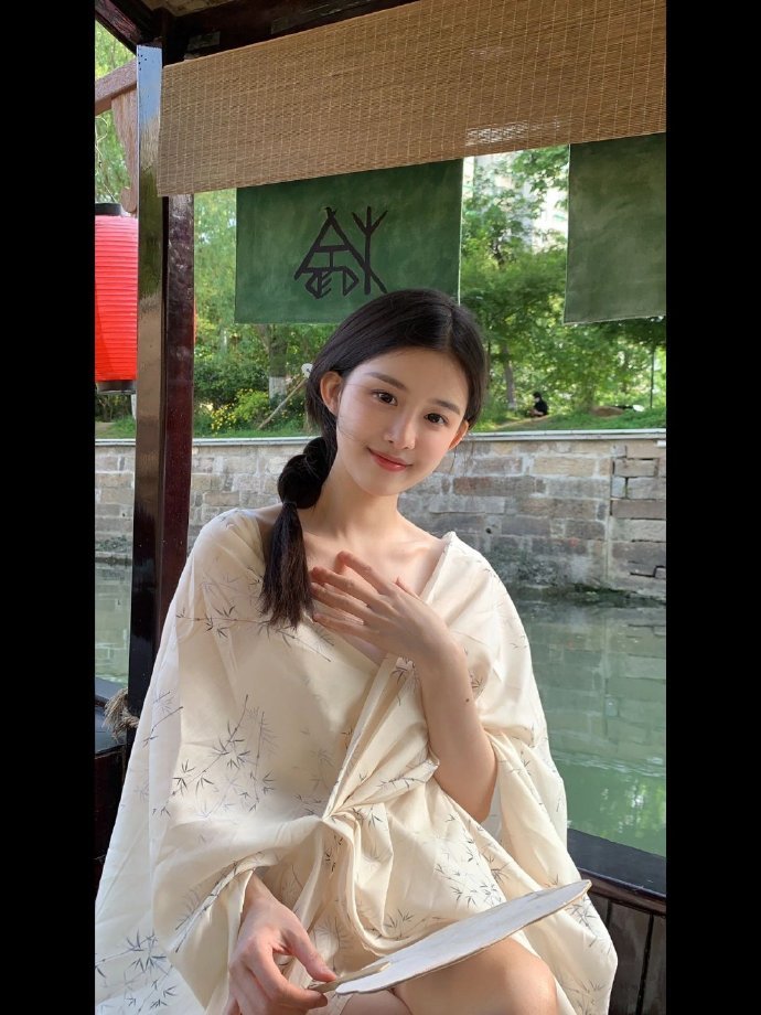 《这一秒过火》定档，张凌赫14个代言包场，粉丝20万包场牌面拉满